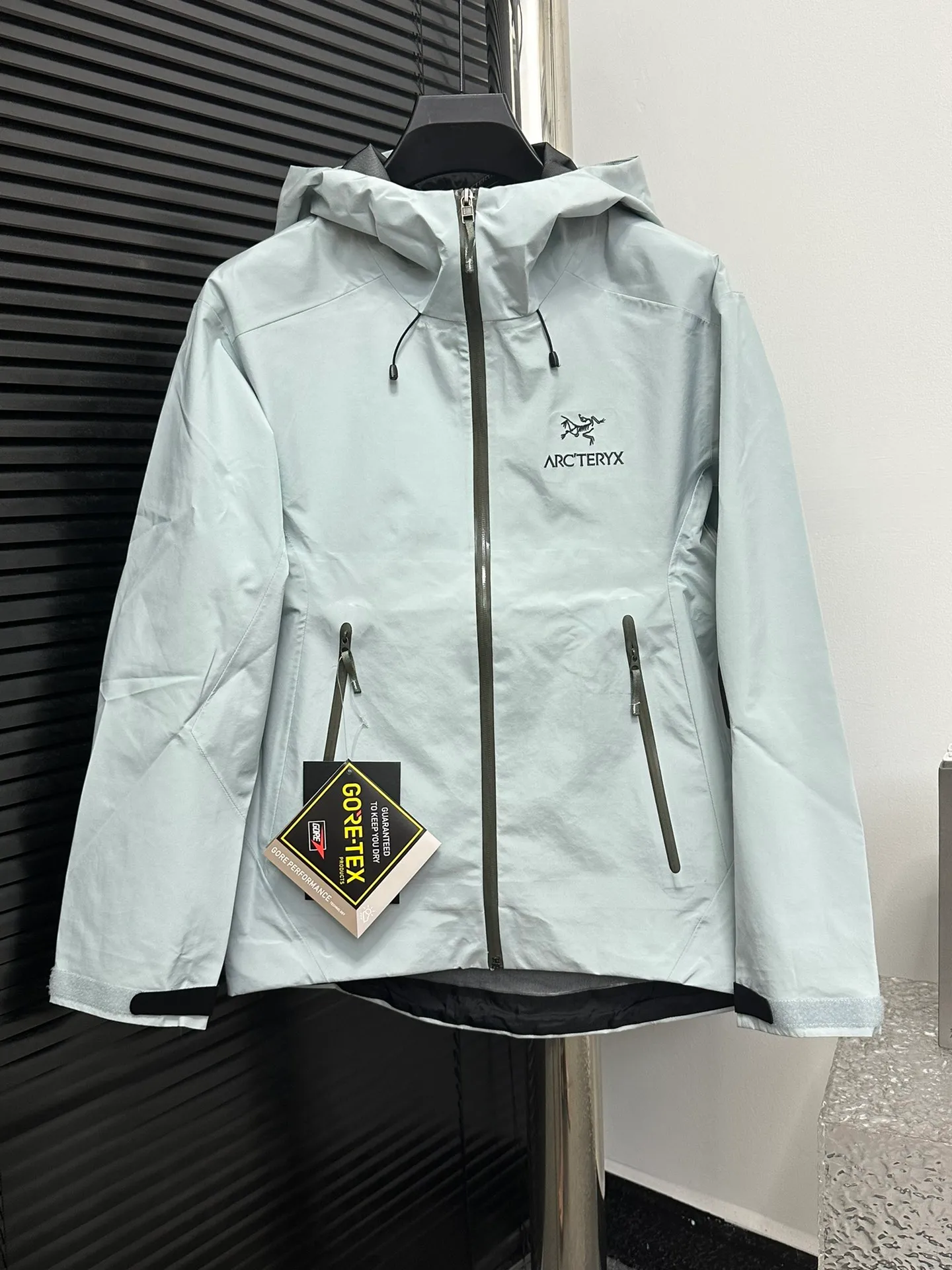 【 】 【ARCTERYX】 Breathable ! ！GORE-TEX， ， ， ， 。 ， ， 。Lightweight Series ！ Quality ！ Lightweight ， Lightweight 。 Series ， ， E 3D ， GORE-TEXPRO ，， 20000、Breathable 10000 N X ，Lightweight ， ， Size：S-XXL